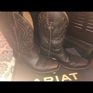 Men’s Ariat boots size 11